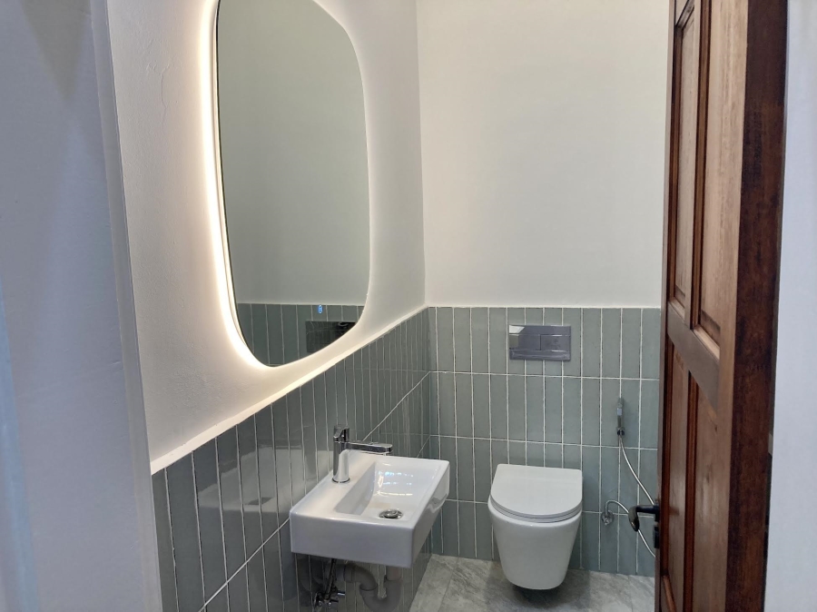 To Let 2 Bedroom Property for Rent in Claremont Village Western Cape